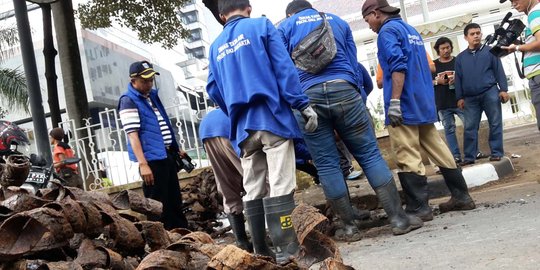 Harga murah, alasan pencuri sisakan kulit kabel di gorong-gorong