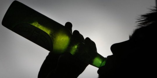 4 Alasan alkohol jadi penghalang utama tubuh jadi langsing