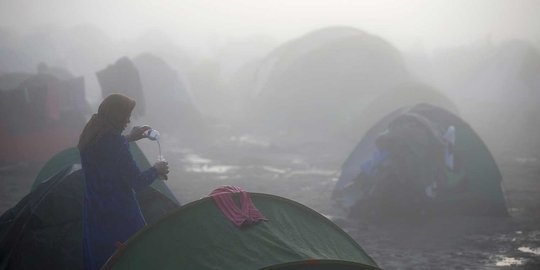 Kabut selimuti para imigran di perbatasan Yunani-Macedonia