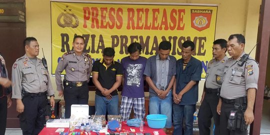 Kampung Mangkubumi Medan digerebek, polisi sita alat judi & narkoba