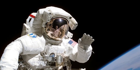 4 Astronot Ini Pulang Ke Bumi Dengan Umur Lebih Muda Ini Alasannya Merdeka Com