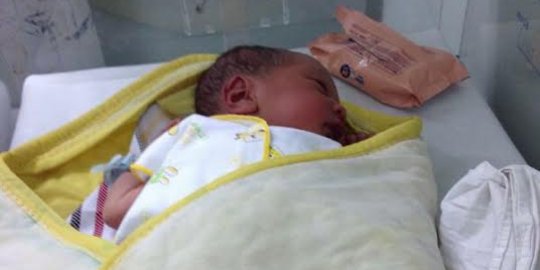 Malang bayi ini, 'dibuang' orangtuanya di rumah warga di Denpasar