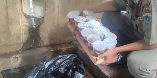 Pedagang es teh limbah jualan di sekitar Monas sejak 2009