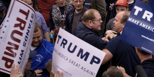 Kampanye Donald Trump semakin sering diganggu demonstran