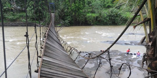 7 Jembatan di Sukabumi rusak parah disapu banjir