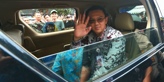 Membandingkan visi misi Ahok dan penantangnya atasi macet di Jakarta