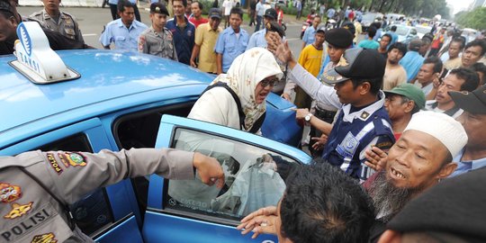 Polisi amankan aksi sweeping para sopir taksi dan bajaj