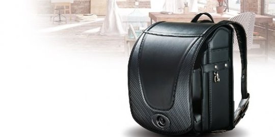 Tas buatan Lexus ini gunakan bahan yang sama dengan mobil mewah