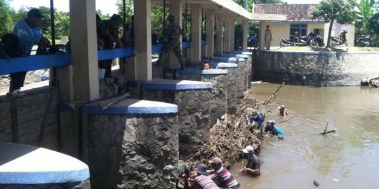 Banjir di Yogyakarta, 3 bendungan di Bantul tertutup sampah