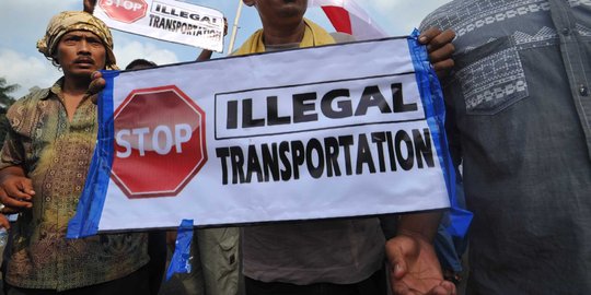 Ahok minta taksi online bayar pajak dan ditempeli stiker