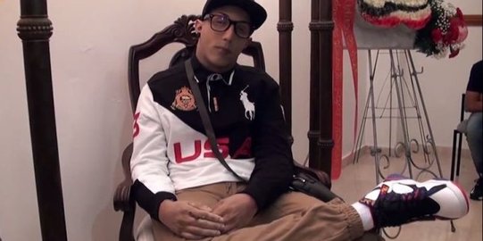 Jenazah paling gaul, mati tak ditangisi malah berpose penuh gaya