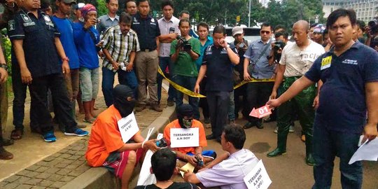 Nyamar jadi pemulung, pencuri kabel nginep seharian di gorong-gorong