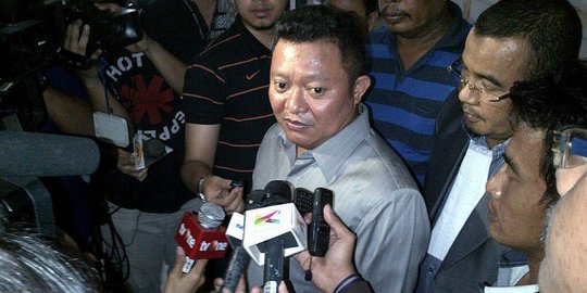 suap bupati buol dijemput paksa kpk di kediamannya rev2