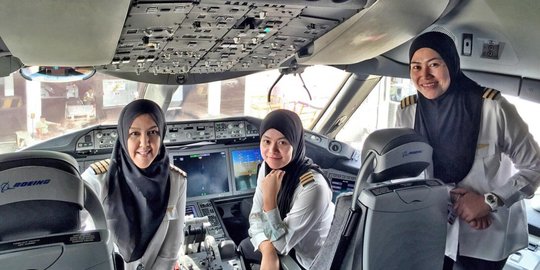 Ini pilot perempuan pertama yang berani kemudikan pesawat di Saudi