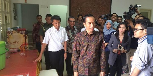 Jokowi perintahkan berantas aparat pembeking penyelundupan barang