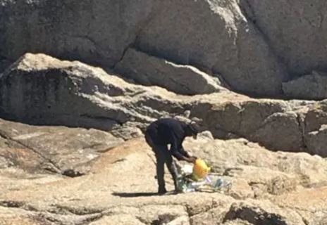 gelandangan cape town bersihkan pantai