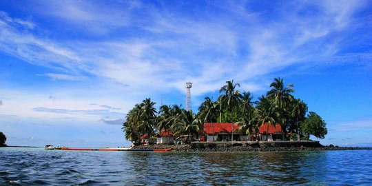 Merasakan serpihan surga di pulau Samber Gelap