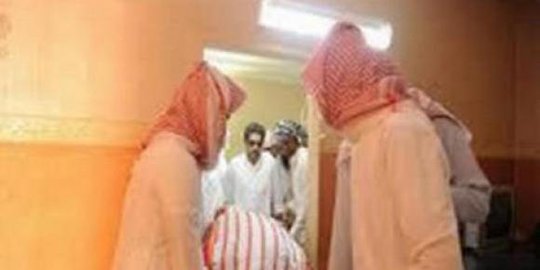 salaman mempelai pria tewas di pelaminan rev5