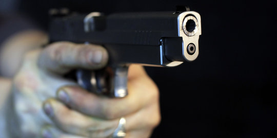 Acungkan pistol rakitan di rumah mertua, Guntur ditangkap polisi