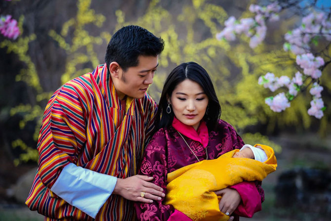 bhutan sambut kelahiran putera mahkota dengan tanam pohon