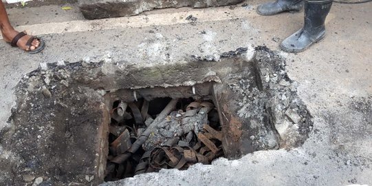 Kulit kabel sebanyak 1 pikap ditemukan di gorong-gorong Kota Bandung