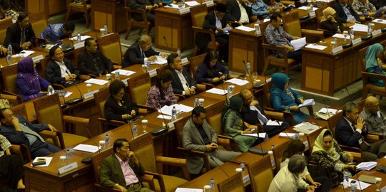 Sidang paripurna DPR molor sejam lebih, 211 anggota bolos