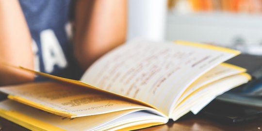 Ciri-ciri kebahasaan teks negosiasi Bahasa Indonesia, apa saja?