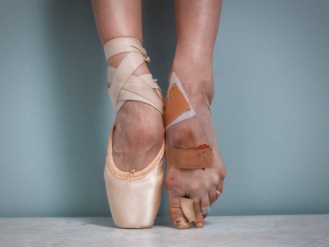 ilustrasi kaki ballerina