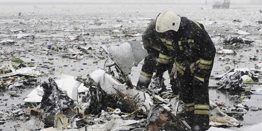 Ini video jatuhnya pesawat Flydubai Boeing 737-800 di Rusia