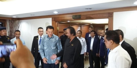 Keakraban Surya Paloh dan Ahok hingga salam komando