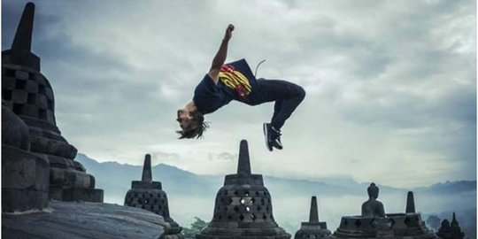 Red Bull bikin iklan di Candi Borobudur injak-injak stupa