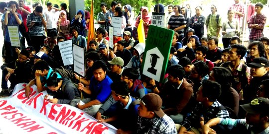 Mahasiswa Unsoed gelar aksi sambut kedatangan Menristek