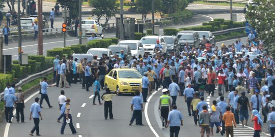 Imbas sweeping anarkis, sejumlah taksi rusak