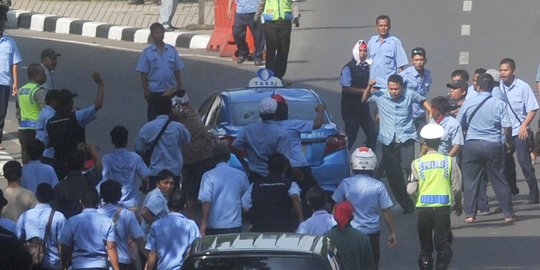 Netizen buat petisi agar taksi reguler mau akur dengan teknologi