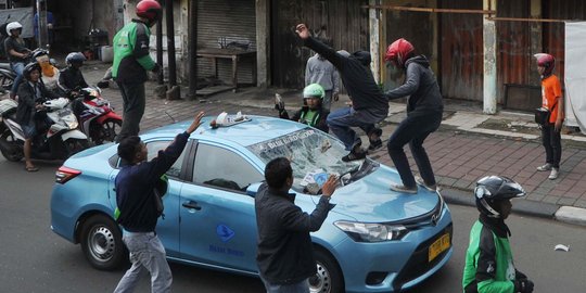 Krishna Murti geledah driver ojek online dan bubarkan konvoi