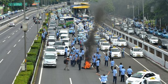 Polling merdeka.com: Mayoritas tak setuju taksi online dilarang