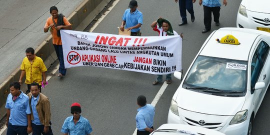 Kata DPR soal taksi vs Uber: Pemerintah harus buat terobosan hukum
