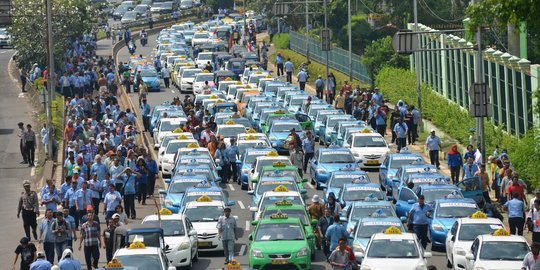 Besok, Blue Bird beri tumpangan gratis akibat unjuk rasa