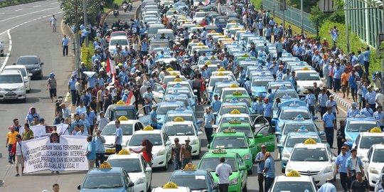 Ada kepentingan terselubung dari unjuk rasa sopir taksi