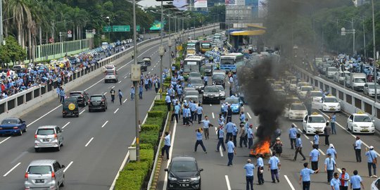 Ahok tuding perusahaan taksi beri lampu hijau sopirnya berdemo