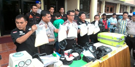 Selundupkan 16 Kg sabu lewat jalur laut, WN China dibekuk polisi