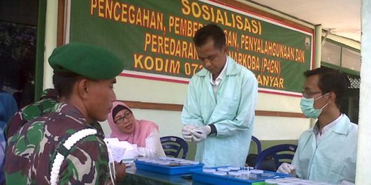 Antisipasi narkoba, anggota Kodim Karanganyar dites urine