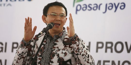 Beruntungnya Tuti diajak Ahok makan siang bareng & diberi HP baru