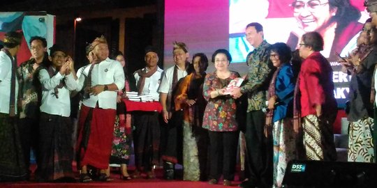 Datangi peluncuran buku, Ahok disindir Megawati