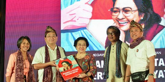 Buku kisah perjuangan Megawati ini dilelang dua miliar