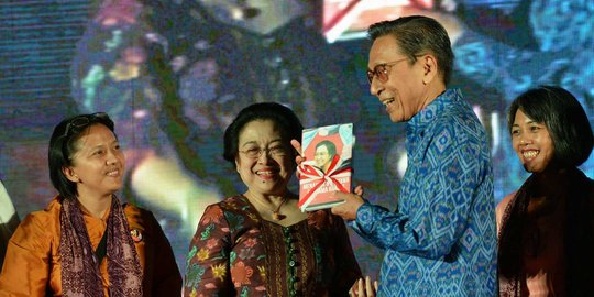 Buku Mega dilelang ke 27 pejabat dan kader PDIP dengan Rp 2,2 M