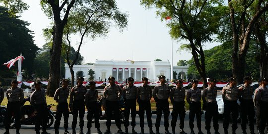 Demo Pendamping Dana Desa di depan Istana atas inisiatif PDIP