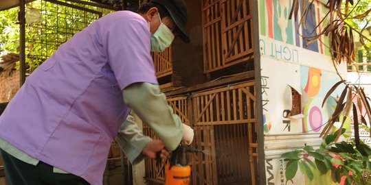 Penyemprotan vaksin flu burung di Utan Kayu