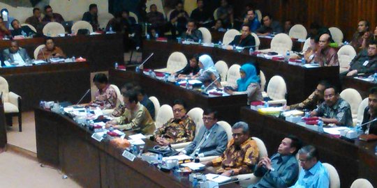 Sampaikan pendapat dengan teks editorial, ini ciri-ciri bahasanya