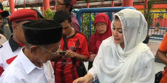 Hasnaeni 'Wanita Emas' bantah kampanye di car free day